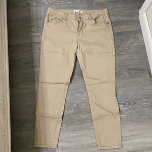 Women’s khaki capris